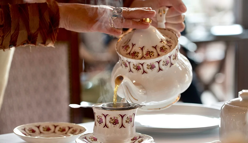 Traditions and history of English tea drinking Traditions and history of English tea drinking