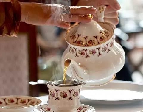 Traditions and history of English tea drinking